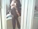 seduta sexy davanti allo specchio