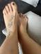 Piedi con smalto viola